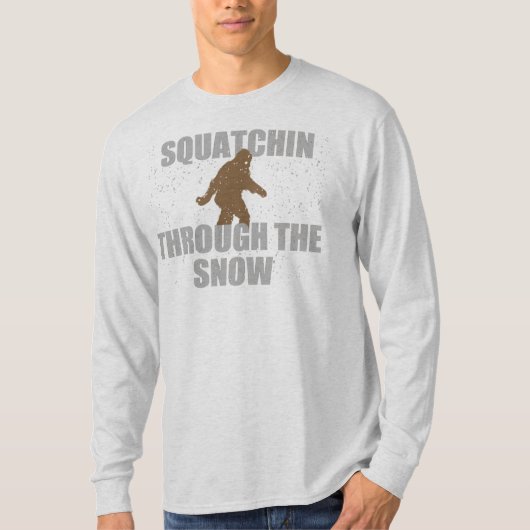 Squatchin durch den Schnee-T - Shirt (Vorderseite)