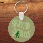 Squatchin-Saison Schlüsselanhänger (Vorderseite)