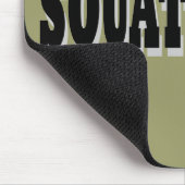 Squatchin, schwarzer Text Mousepad (Ecke)