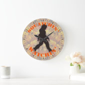 Squatchin sieht zwei große wanduhr (Zuhause)