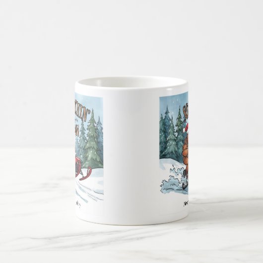Squatchin' through the Snow Bigfoot Christmas Kaffeetasse (Mittel)