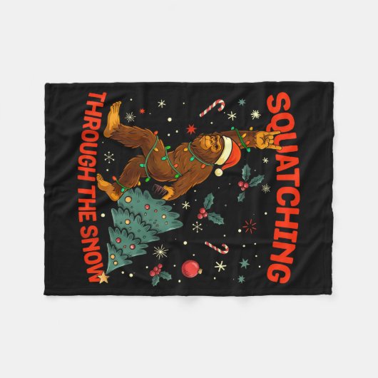 Squatching Through The Snow Funny Bigfoot Rock On  Fleecedecke (Vorderseite (Horizontal))