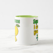 Squeeze Me, I Dare You™ Funny Lemon Mug – Two-Tone Zweifarbige Tasse (Mittel)