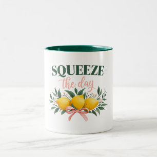 Squeeze The Day Vintage-Zitat mit Zitrone Zweifarbige Tasse