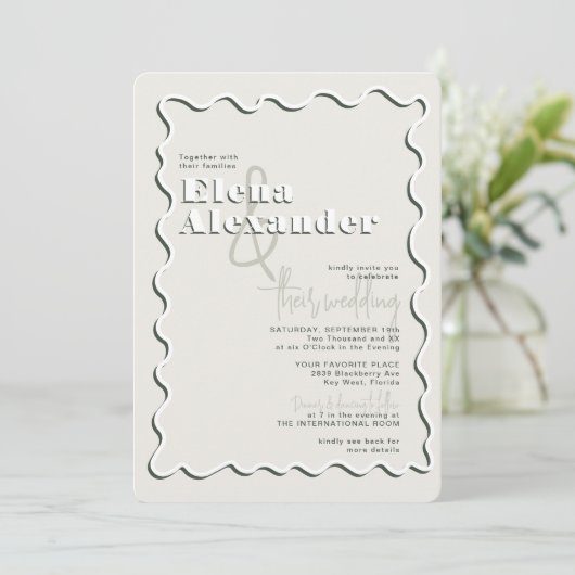 Squiggly Wavy Green UAWG QR Code Wedding Einladung (Stehend Vorderseite)