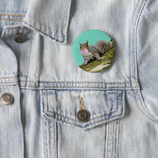 Squirrel Blowing a Bubblegum Bubble Animal Photo Button (Beispiel)