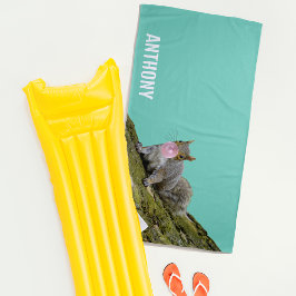 Squirrel Blowing a Bubblegum Bubble Animal Photo Strandtuch