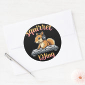 Squirrel DJ Party Vibes Funny Retro DJ Mug Runder Aufkleber (Umschlag)
