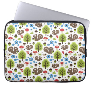 Squirrel in The Oak Forest Pattern Laptopschutzhülle