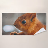 SQUIRREL ON TREE TRUNK BADEHANDTUCH (Badehandtuch)