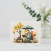 Squirrel Reading Books Under an Umbrella Postkarte (Stehend Vorderseite)