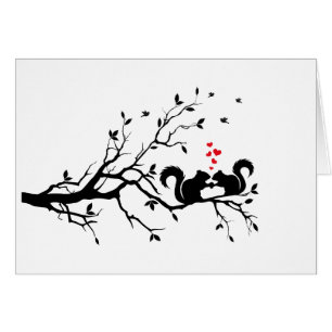 Squrrels mit roten Herzen auf Baumast