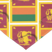 SRI LANKA Flag Stilvoll Patriotic Geometric Tischdecke (Schrägansicht)