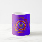 SRI YANTRA Vollfarbe + Ihre Ideen Kaffeetasse (Mittel)