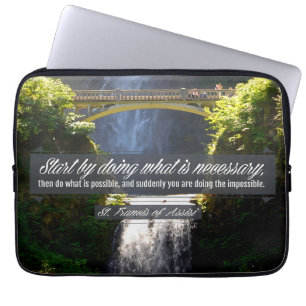 St. Francis von Assisi Inspiration Zitat "Doing" Laptopschutzhülle