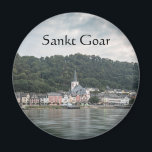 St. Goar am Rhein Magnet<br><div class="desc">Landschaftsbild von Sankt Goar,  einer kleinen Stadt am Rheinufer im Western Deutschland,  Europa. Die Stadt und ihre mittelalterliche Kirche ist Teil eines UNESCO-Weltkulturerbes namens "UNESCO-Welterbe Oberes Mittelrheintal".</div>
