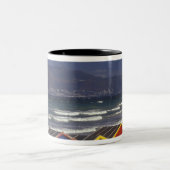 St. James Bay Bathing Boxes, in der Nähe von Capet Zweifarbige Tasse (Mittel)