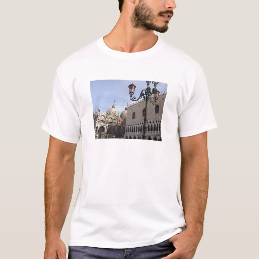 St Mark Quadrat T-Shirt (Vorderseite)