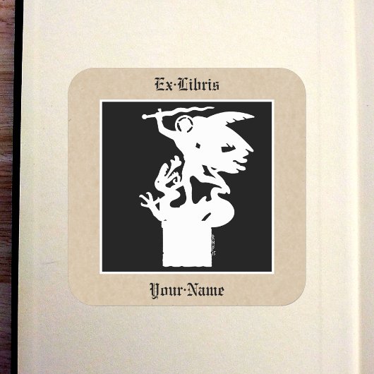 St. Michael und Dragon (in Weiß) Buchzeichen Quadratischer Aufkleber