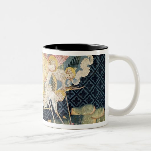 St Michael und seine Engel, die den Drachen Zweifarbige Tasse (Rechts)