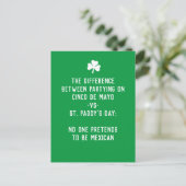 St Paddy's Day vs Cinco de Mayo Postkarte (Stehend Vorderseite)