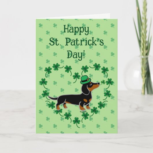 St. Patrick Day Black and Tan Dackel Posing Karte (Vorderseite)