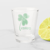 St Patrick Day Kleeblatt Clover Personalisiert Schnapsglas (Rückseite)