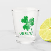 St Patrick Day Kleeblatt Clover Personalisiert Schnapsglas (Vorderseite)