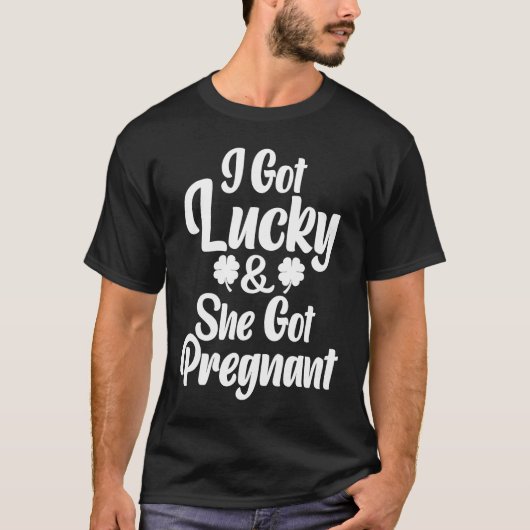 St Patrick Day Lucky Couple Pregnancy Announcement T-Shirt (Vorderseite)