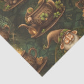 St Patrick Gnome Magic Cauldron Dark Wood Seidenpapier (Ausschnitt)