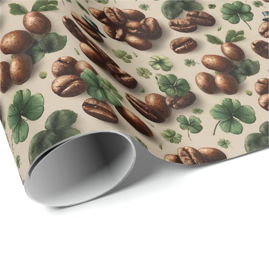 St. Patrick’s Day Coffee & Shamrock Pattern Geschenkpapier (Rolleneckpunkt)