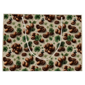 St. Patrick’s Day Coffee & Shamrock Pattern Große Geschenktüte (Rückseite)