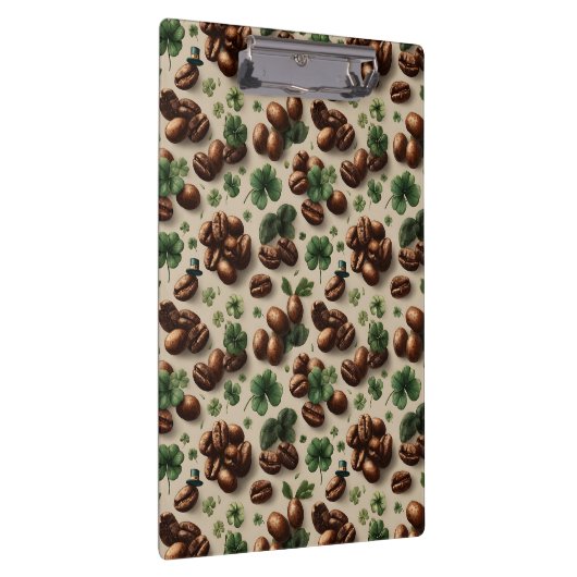 St. Patrick’s Day Coffee & Shamrock Pattern Klemmbrett (Rechts)
