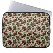 St. Patrick’s Day Coffee & Shamrock Pattern Laptopschutzhülle (Vorderseite)
