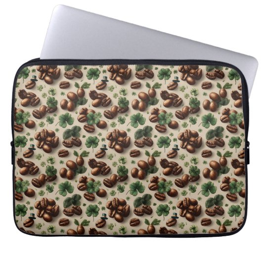 St. Patrick’s Day Coffee & Shamrock Pattern Laptopschutzhülle (Vorderseite)