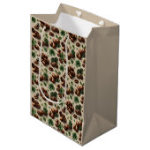 St. Patrick’s Day Coffee & Shamrock Pattern Mittlere Geschenktüte (Vorderseite Schrägansicht)