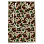 St. Patrick’s Day Coffee & Shamrock Pattern Mittlere Geschenktüte (Vorderseite)