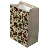 St. Patrick’s Day Coffee & Shamrock Pattern Mittlere Geschenktüte (Rückseite Schrägansicht)