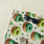 St. Patrick’s Day Donuts & Coffee Watercolor Strandtuch (Beispiel)