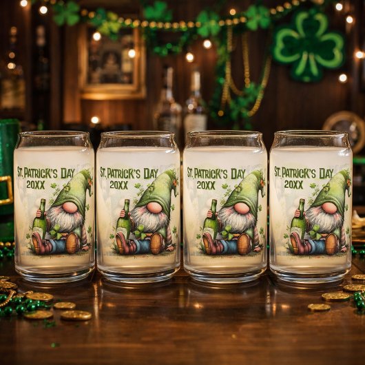 St. Patrick’s Day Gnom-Illustration mit Kleeblatt Dosenglas