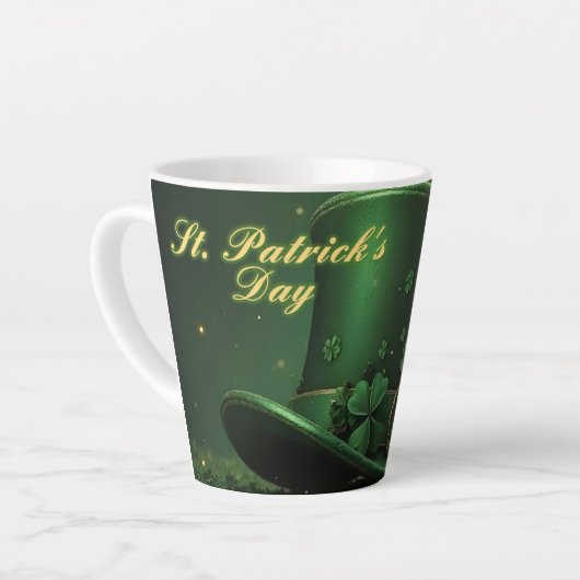 St. Patrick’s Day Hut und Shamrock-Design Milchtasse (Linke Ecke)
