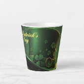 St. Patrick’s Day Hut und Shamrock-Design Milchtasse (Vorderseite)