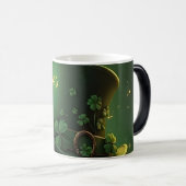 St. Patrick’s Day Hut und Shamrock-Design Verwandlungstasse (VorderseiteRechts)
