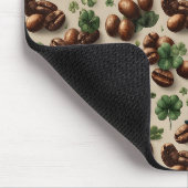 St. Patrick’s Day Kaffee & Shamrock-Muster Mousepad (Ecke)
