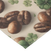 St. Patrick’s Day Kaffee & Shamrock-Muster Tischdecke (Schrägansicht)