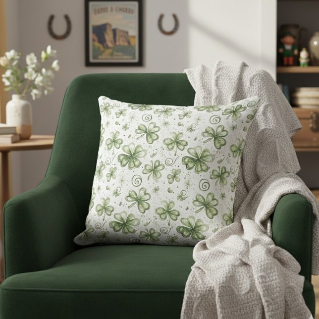 St. Patrick’s Day Shamrock Pattern Throw Pillow Kissen (Von Creator hochgeladen)