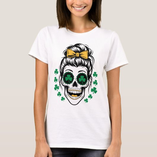St. Patrick’s Day-Totenkopf mit Shamrocks und unor T-Shirt (Vorderseite)