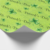 St. Patrick’s Day Wasserfarbe Shamrock auf grün Geschenkpapier (Ecke)