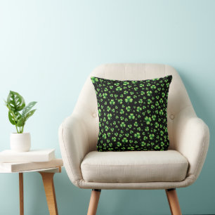 St. Patrick’s Day Wasserfarbe-Shamrock auf Schwarz Kissen