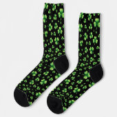 St. Patrick’s Day Wasserfarbe Shamrock auf Schwarz Socken (Linkes Detail)